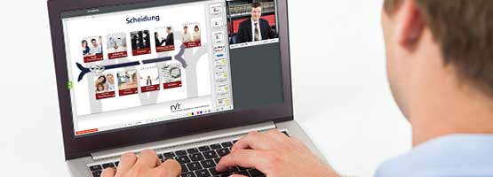 Es wird ein Webinar über Scheidungsrecht an einem Desktop Computer gehalten